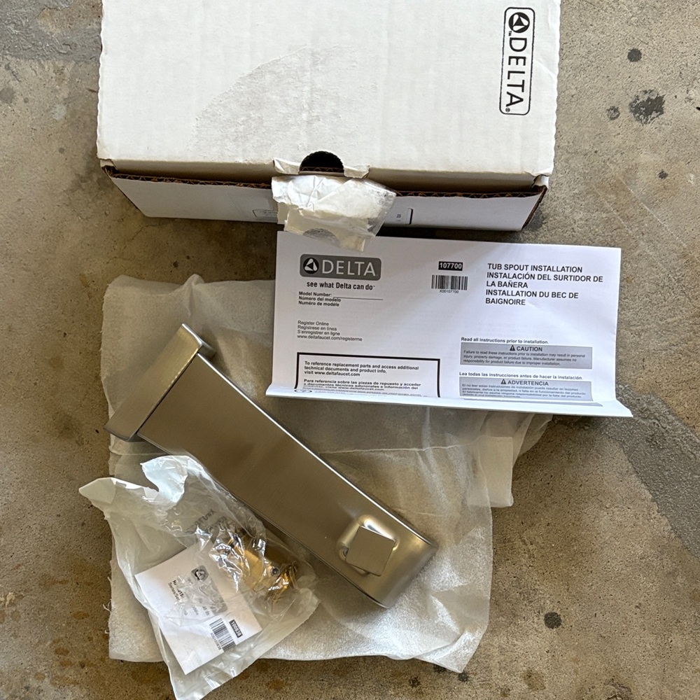 Delta Brushed Nickel Tub Spout Kit new